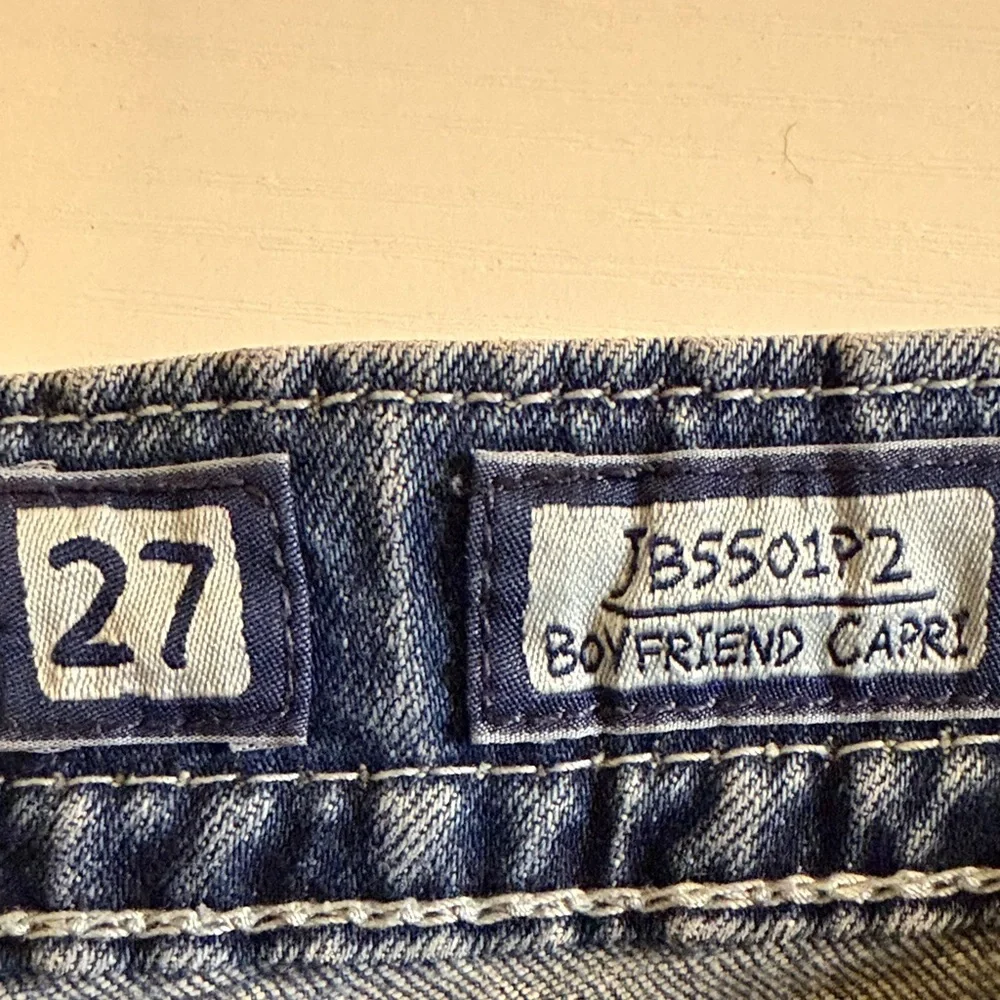 Miss Me Blue Boyfriend Capri flat pocket Embroidered Jeans